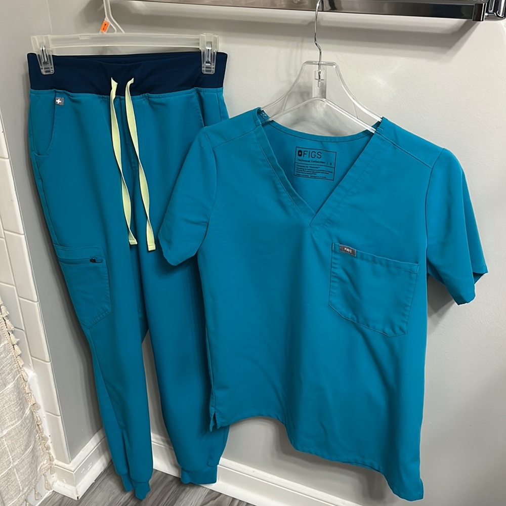 Figs Teal Set- Catrina Top and High Waisted Zamora Jogger Scrub Pants